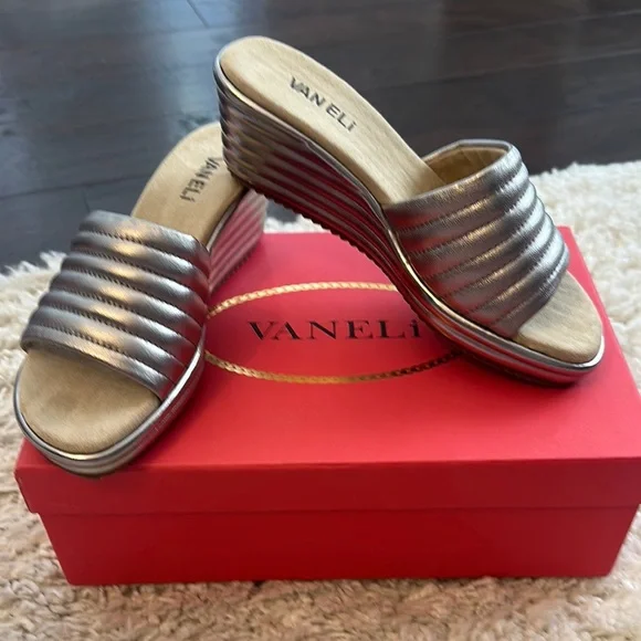 NEW! VANELI ceren puffed silver wedge sandal slides 6.5 - Picture 1 of 8